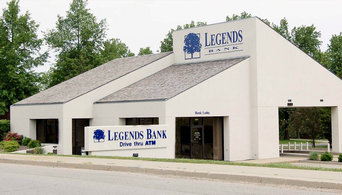 A photo of our secondary location in eastern Linn, Missouri. It is also known as our Linn motorbank, although the lobby is open to visitors.