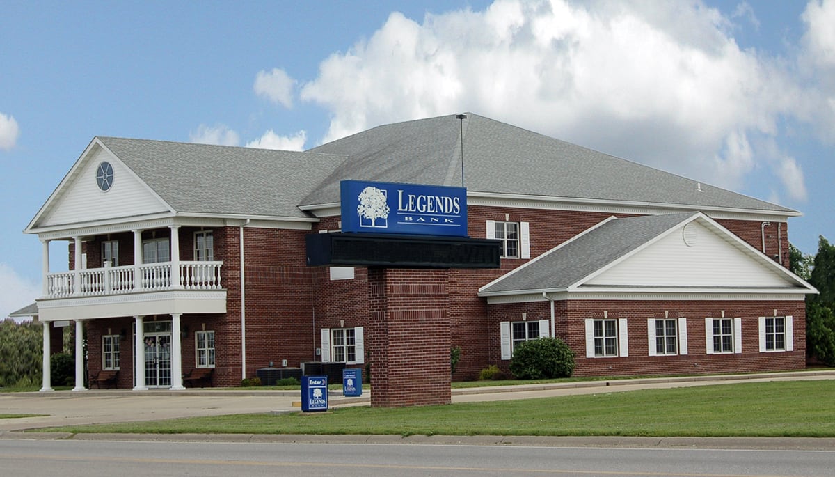 A photo of our bank branch in Owensville, Missouri.