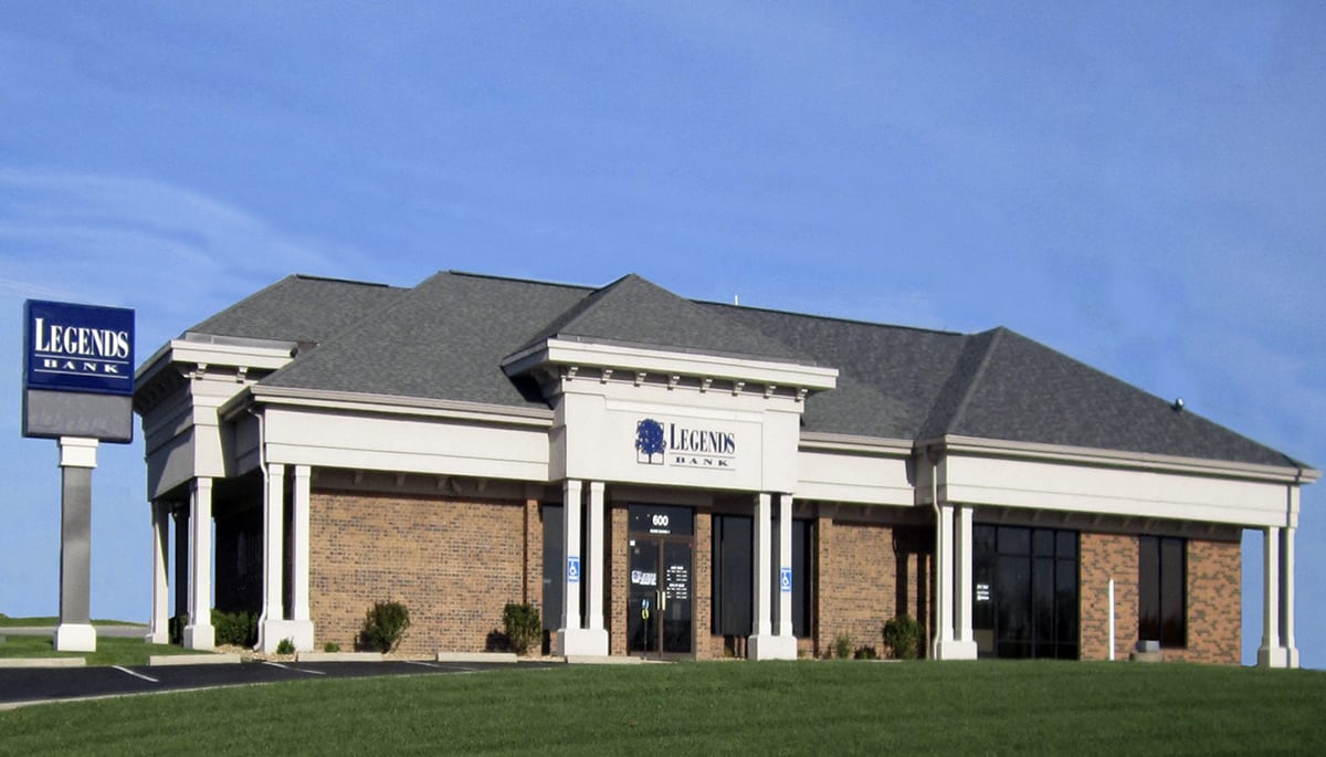 A photo of our bank branch in Rolla, Missouri.